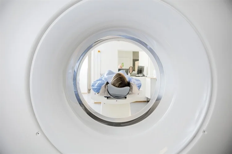 探索使用基于胸部 CT 的成像生物標志物進行早期 COVID-19 篩查